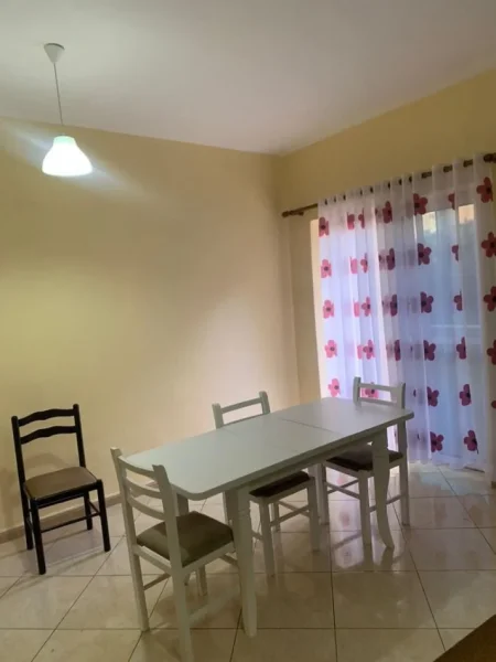 Tirane, jepet me qera apartament 2+1+Ballkon Kati 2, 85 m² 430 € (Don Bosko ,prane vodafone .)