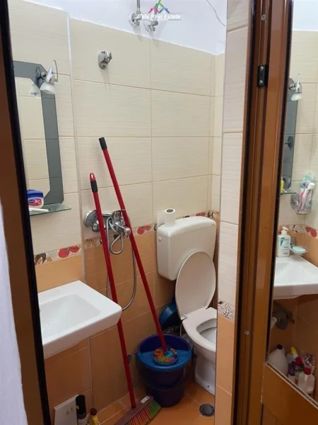 Tirane, jepet me qera garsonier 1+1 Kati 5, 35 m² 300 € (5 MAJI)