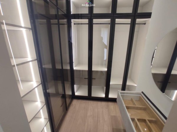 Tirane, jap me qera apartament 3+1 , 130 m² 1.800 € (LIQENI I THATE)