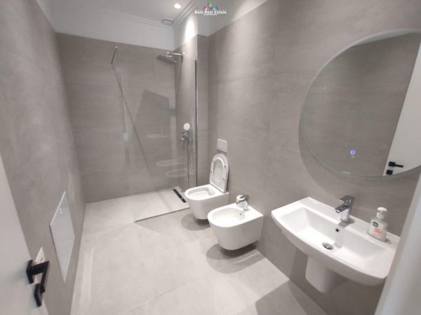 Tirane, jap me qera apartament 3+1 , 130 m² 1.800 € (LIQENI I THATE)
