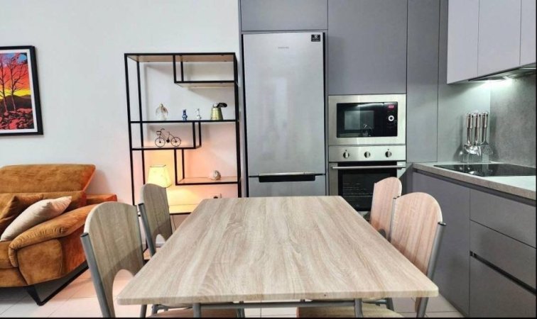 Tirane, jepet me qera apartament 1+1+Ballkon Kati 3, 65 m² 500 € (Liqeni i thate prane hotel sokrati)
