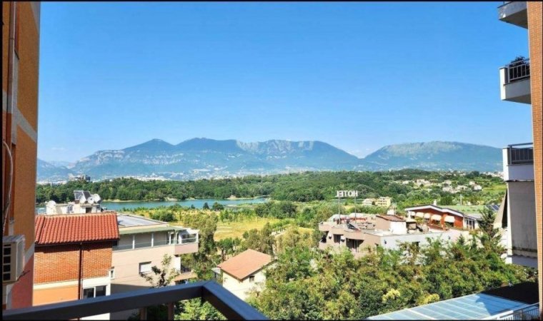 Tirane, jepet me qera apartament 1+1+Ballkon Kati 3, 65 m² 500 € (Liqeni i thate prane hotel sokrati)