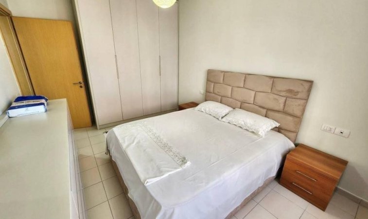 Tirane, jepet me qera apartament 1+1+Ballkon Kati 3, 65 m² 500 € (Liqeni i thate prane hotel sokrati)