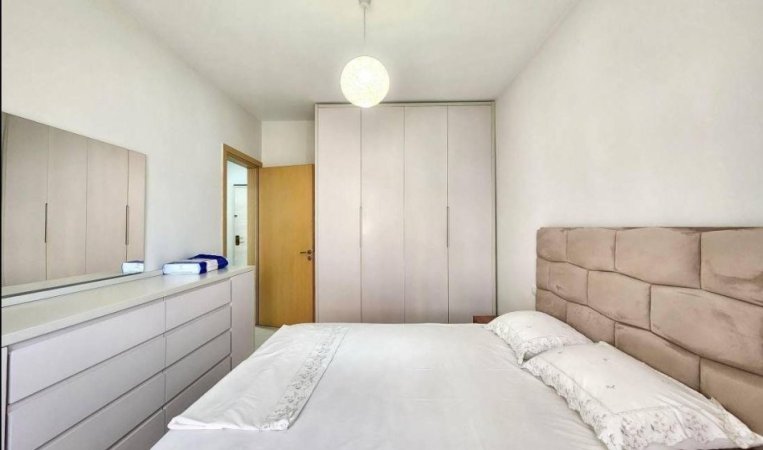 Tirane, jepet me qera apartament 1+1+Ballkon Kati 3, 65 m² 500 € (Liqeni i thate prane hotel sokrati)