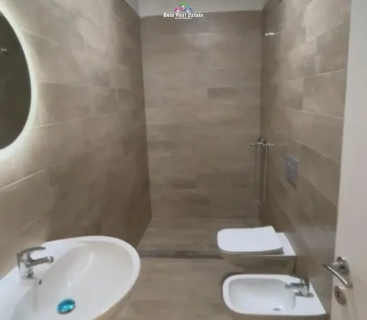 Tirane, jap me qera apartament 2+1 Kati 10, 90 m² 500 € (AMERIKAN 3)