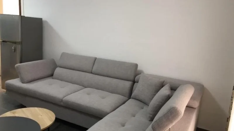 Tirane, jepet me qera apartament 1+1+Ballkon Kati 4, 65 m² 350 € (Shkoze pallatet e tom doshit)
