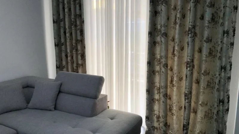 Tirane, jepet me qera apartament 1+1+Ballkon Kati 4, 65 m² 350 € (Shkoze pallatet e tom doshit)