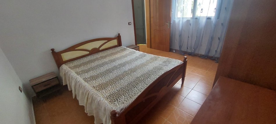 Tirane, jepet me qera apartament 1+1 Kati 1, 40 m² 300 € (Stacioni i Trenit)