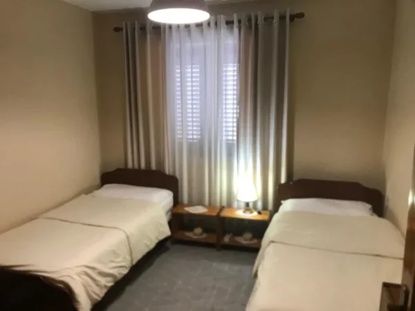 Tirane, jepet me qera apartament 2+1+Ballkon Kati 2, 80 m² 55.000 leke (SHKOLLA E BALETIT)