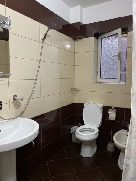 Tirane, jepet me qera apartament 2+1+Ballkon Kati 2, 80 m² 55.000 leke (SHKOLLA E BALETIT)