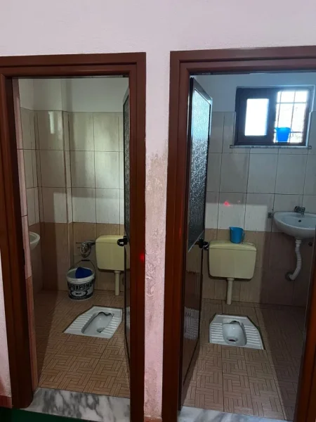 Tirane, jepet me qera ambjent biznesi Kati 0, 210 m² 800 € (Laprake)