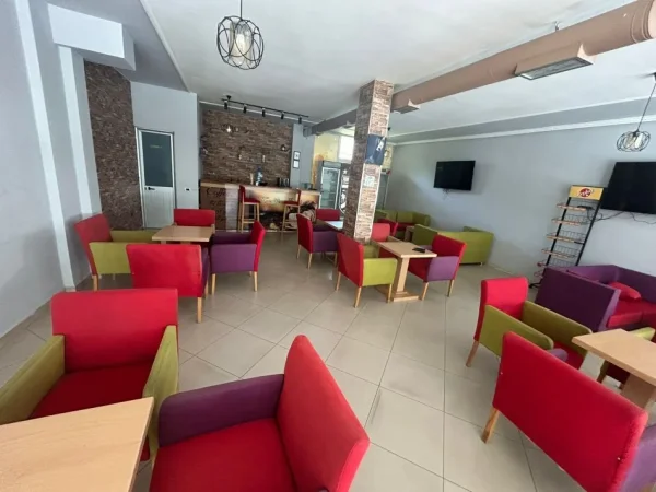 Tirane, jepet me qera Kati 1, 130 m² 500 € (Babrru)