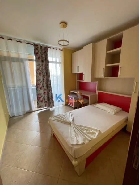 Tirane, jap me qera apartament 3+1+Ballkon Kati 2, 124 m² 800 € (Ish Tregu Elektrik)