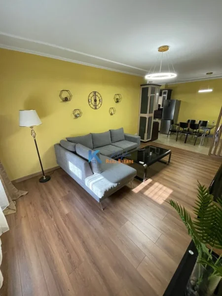 Tirane, jap me qera apartament 3+1+Ballkon Kati 2, 124 m² 900 € (Ish tregu Elektrik)