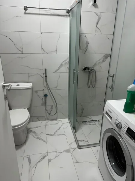 Tirane, jepet me qera apartament 2+1+Ballkon Kati 3, 78 m² 450 € (Rruga e Dibres)