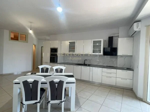 Vlore, jepet me qera apartament 2+1+Ballkon Kati 5, 124 m² 500 € (Skele)