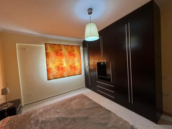 Vlore, jepet me qera apartament 2+1 Kati 5, 90 m² 500 € (Lungomare)