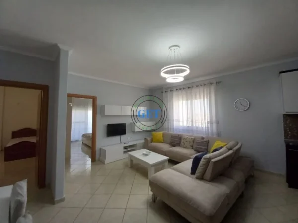 Durres, jepet me qera apartament 2+1+Ballkon Kati 4, 85 m² 350 € (Stadiumi ,Durres)