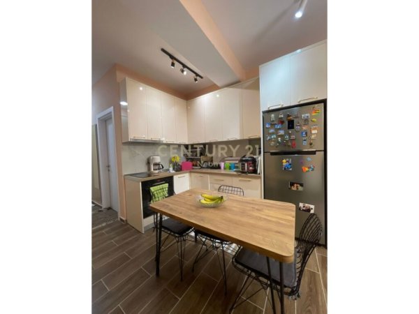 Shitet Apartament 2+1+2 Rezidenca Kodra e Diellit.Neom96750