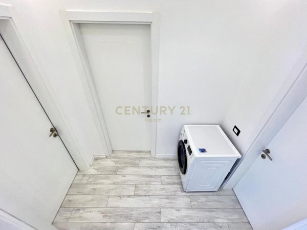 shitet apartament 3+1 Kati 9, 111 m² 285.000 € (Rruga e Kavajes)