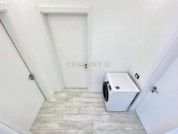 shitet apartament 3+1 Kati 9, 111 m² 285.000 € (Rruga e Kavajes)