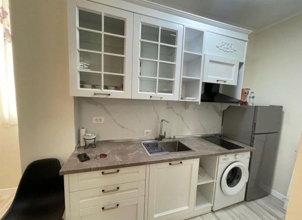 Tirane, jepet me qera apartament 1+1 Kati 3, 45 m² 500 € (Qender)