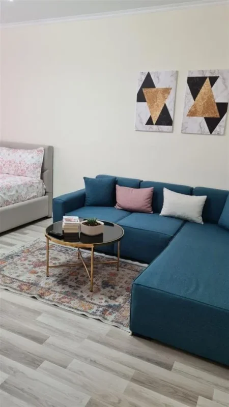 Tirane, jepet me qera apartament 1+1 Kati 3, 45 m² 500 € (Qender)