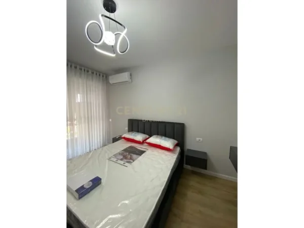 Tirane, jepet me qera apartament 1+1+Ballkon Kati 6, 79 m² 500 € (e dfibres)