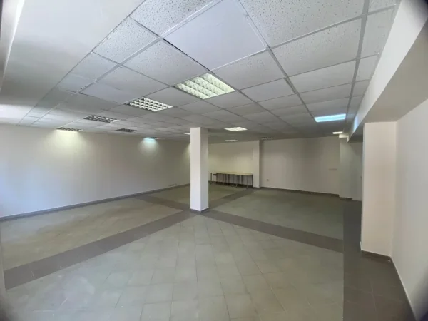Tirane, jepet me qera zyre Kati 1, 115 m² 500 € (Rruga e Elbasanit)