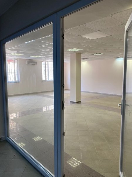 Tirane, jepet me qera zyre Kati 1, 115 m² 500 € (Rruga e Elbasanit)