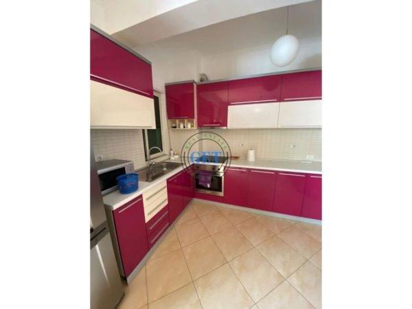 Durres, jepet me qera 2+1+Ballkon Kati 5, 94 m² 400 € (Shkembi , Kavajes)