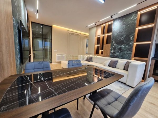 Tirane, jepet me qera apartament 2+1 Kati 8, 117 m² 1.500 € (rruga e barrikadave)