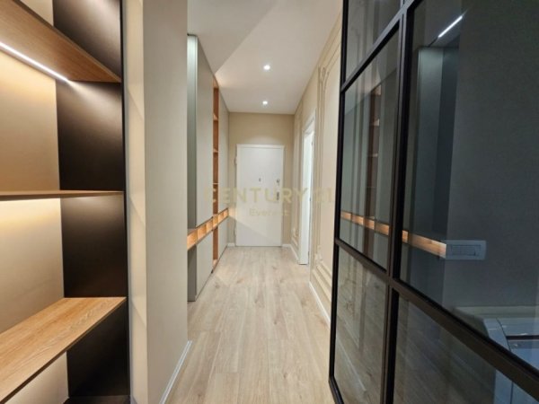 Tirane, jepet me qera apartament 2+1 Kati 8, 117 m² 1.500 € (rruga e barrikadave)