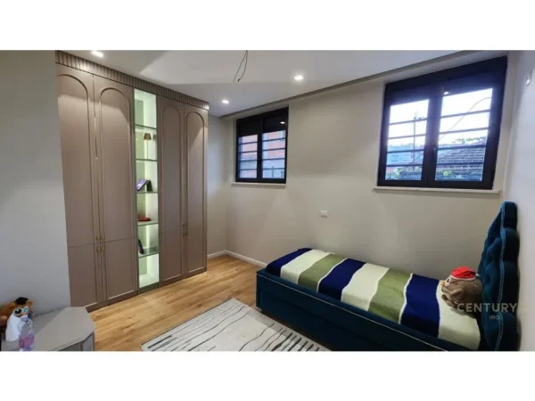 Tirane, jepet me qera apartament 3+1 Kati 0, 110 m² 900 € (Selite)