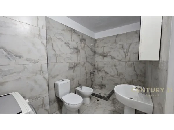 Tirane, jepet me qera apartament 2+1 Kati 9, 98 m² 750 € (komuna e parisit)
