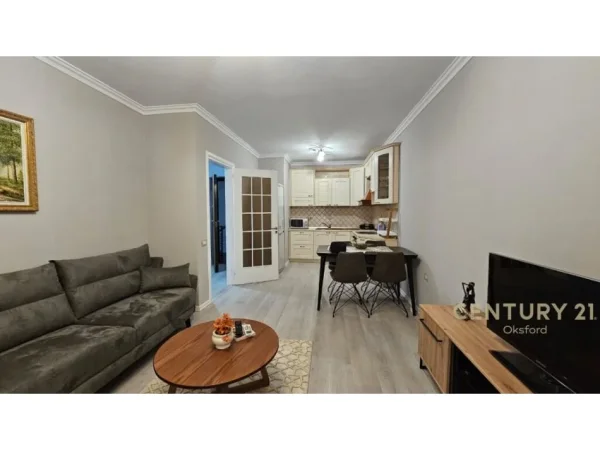 Tirane, jepet me qera apartament 2+1 Kati 9, 98 m² 750 € (komuna e parisit)