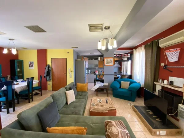 Tirane, shitet apartament 4+1+Aneks+Ballkon Kati 4, 220 m² 323000 € (Rruga Kodra e Diellit)