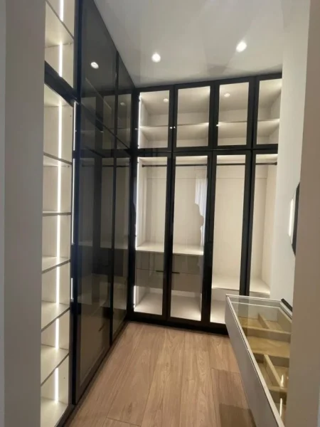 Tirane, jepet me qera apartament 3+1 Kati 1, 150 m² 1.800 € (Liqeni i Thatë.)  TT 1168