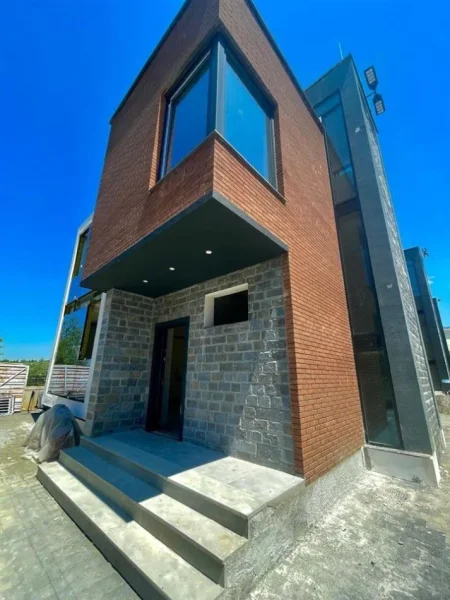 Tirane, shitet Vile 3 Katshe Kati 0, 450.000 € (Roses Residence)