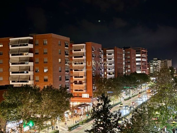 Tirane, shes apartament 3+1+2 +POSTE PARKIMI , 111 m² 275.000 € (Kompleksi Delijorgji)