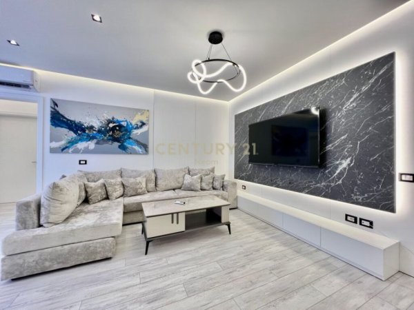 Tirane, shes apartament 3+1+2 +POSTE PARKIMI , 111 m² 275.000 € (Kompleksi Delijorgji)