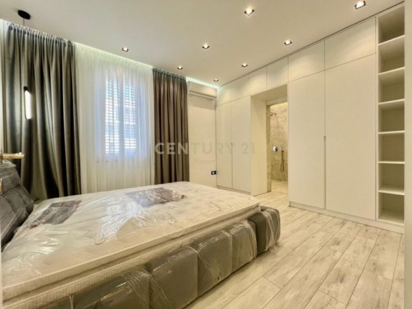 Tirane, shes apartament 3+1+2 +POSTE PARKIMI , 111 m² 275.000 € (Kompleksi Delijorgji)