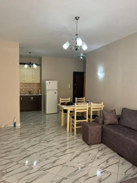 Tirane, jepet me qera apartament 2+1 Kati 7, 100 m² 500 € (Yzberisht)