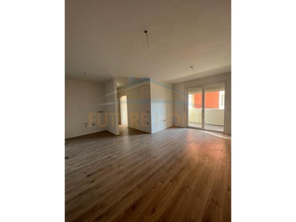 Tirane, shitet apartament 2+1+2 Kati 10, 104 m² 140.000 € (Kompleksi Golden Park)