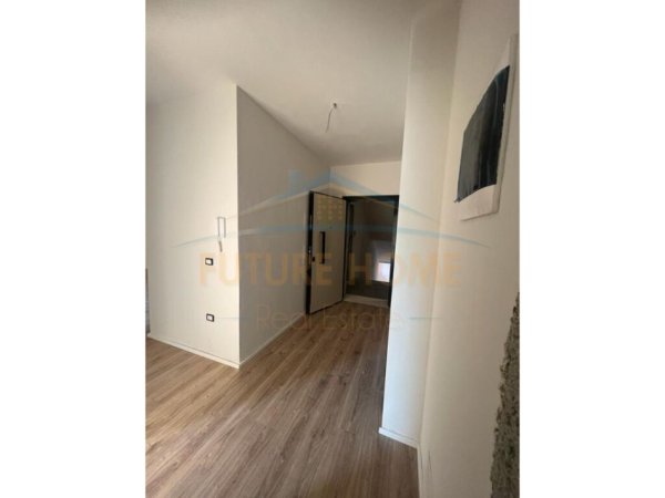 Tirane, shitet apartament 2+1+2 Kati 10, 104 m² 140.000 € (Kompleksi Golden Park)