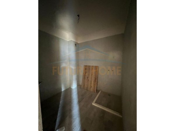 Tirane, shitet apartament 2+1+2 Kati 10, 104 m² 140.000 € (Kompleksi Golden Park)