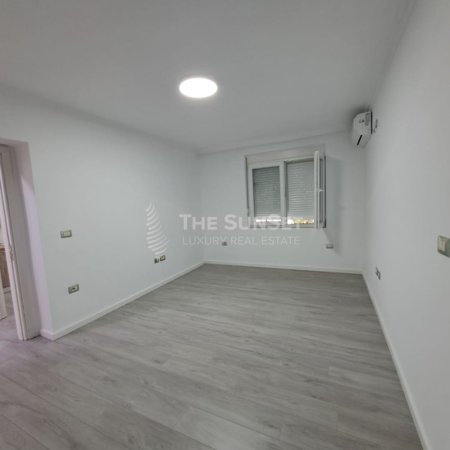 Tirane, Ambient biznesi me qira Kati 2, 83 m² 700 € (Rruga Elbasanit)