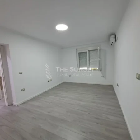 Tirane, Ambient biznesi me qira Kati 2, 83 m² 700 € (Rruga Elbasanit)