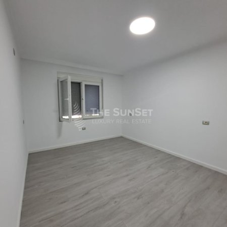 Tirane, Ambient biznesi me qira Kati 2, 83 m² 700 € (Rruga Elbasanit)