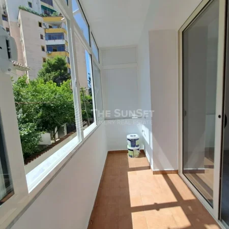 Tirane, Ambient biznesi me qira Kati 2, 83 m² 700 € (Rruga Elbasanit)